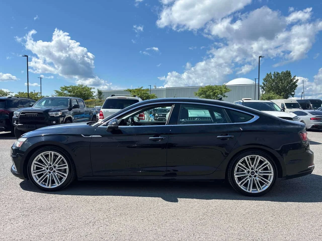 Audi A5  Komfort / CARFAX / АВТОКРЕДИТ , снимка 2 - Автомобили и джипове - 55670982