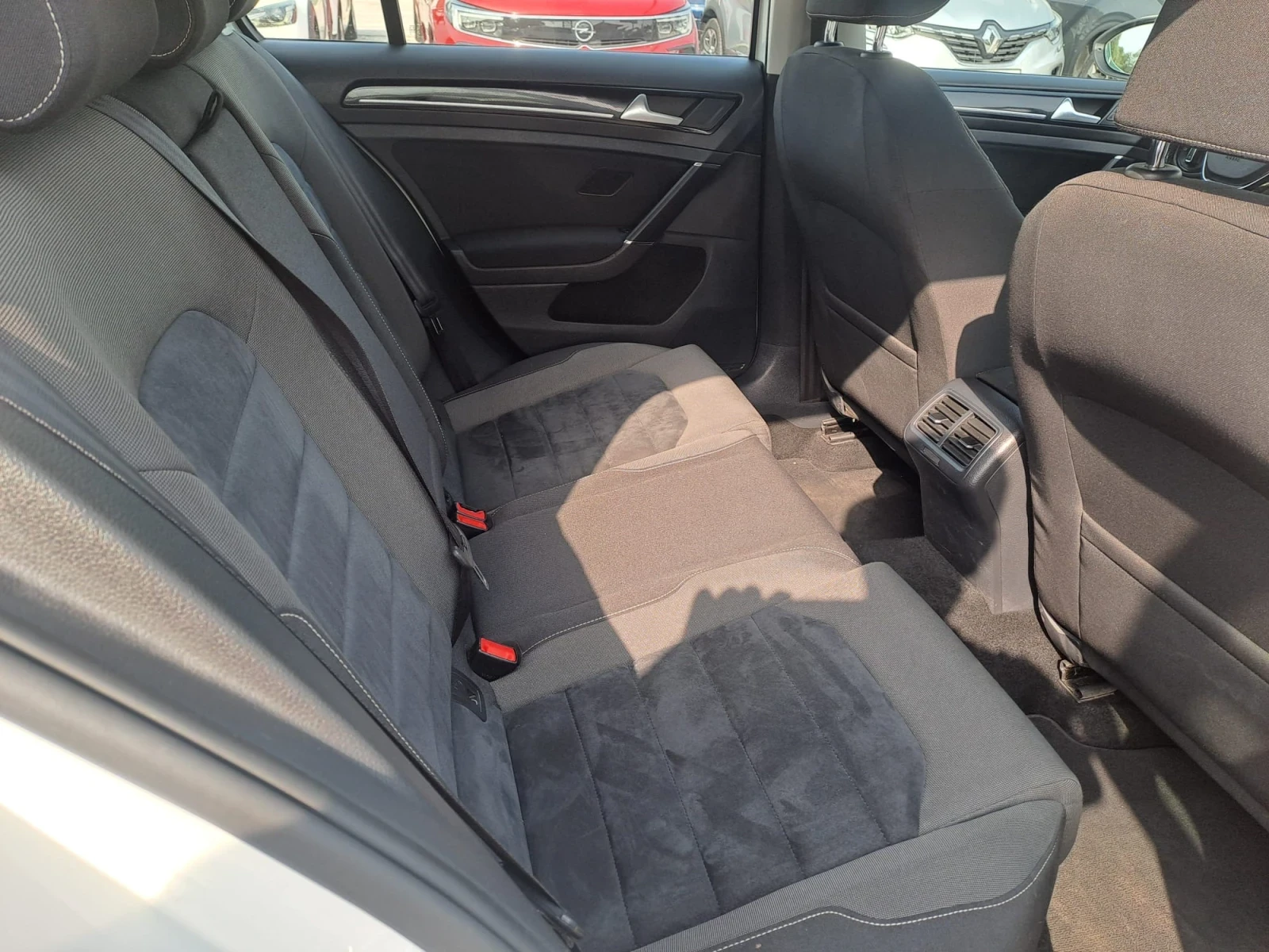 VW Golf 2.0 TDI 4x4, снимка 8 - Автомобили и джипове - 55852445