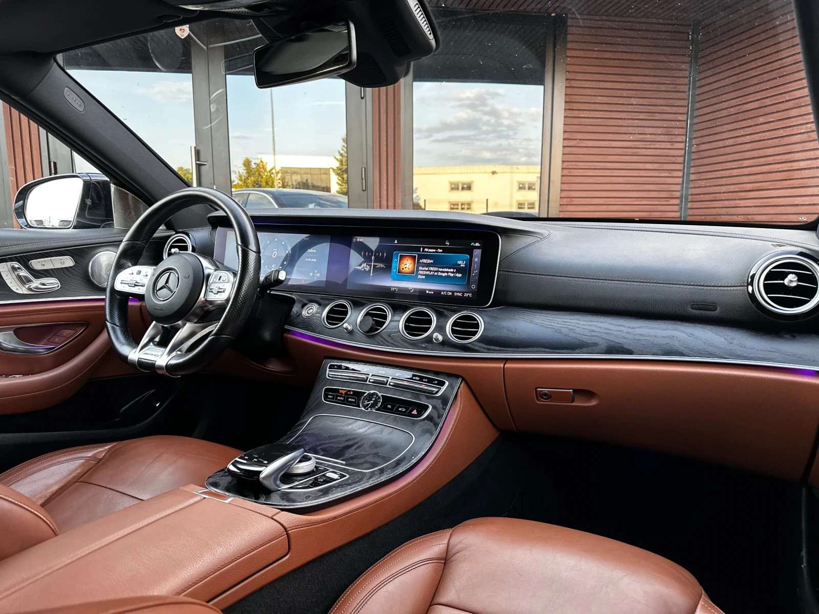 Mercedes-Benz E 220 AMG* DIGITAL* HUD* 360 Камера* Burmester* ЛИЗИНГ 0, снимка 9 - Автомобили и джипове - 56267908
