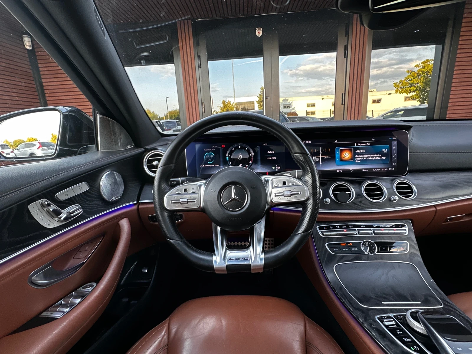 Mercedes-Benz E 220 AMG* DIGITAL* HUD* 360 Камера* Burmester* ЛИЗИНГ 0, снимка 11 - Автомобили и джипове - 56267908