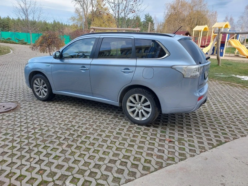 Mitsubishi Outlander, снимка 6 - Автомобили и джипове - 47000676