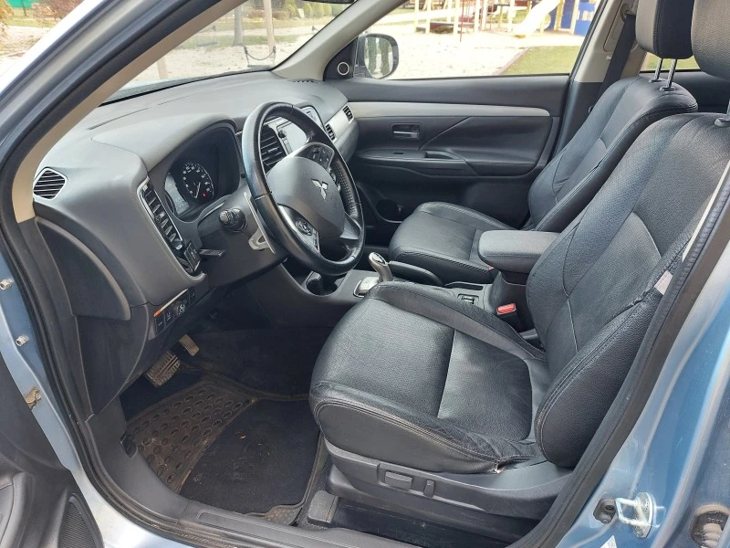 Mitsubishi Outlander, снимка 12 - Автомобили и джипове - 47000676