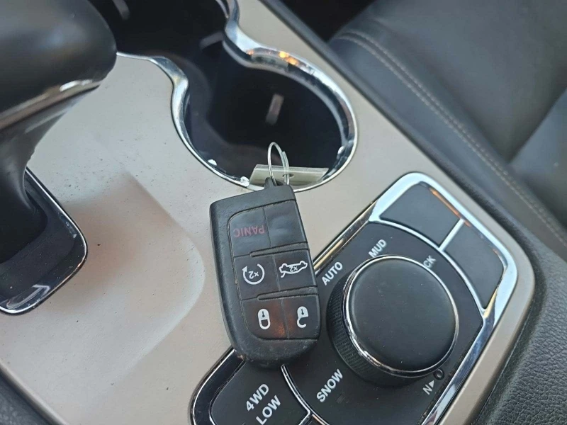 Jeep Grand cherokee PANO/KEYLESS/CAMERA/LANE ASSIST/NAVI/ПОДГРЕВ, снимка 7 - Автомобили и джипове - 48903389