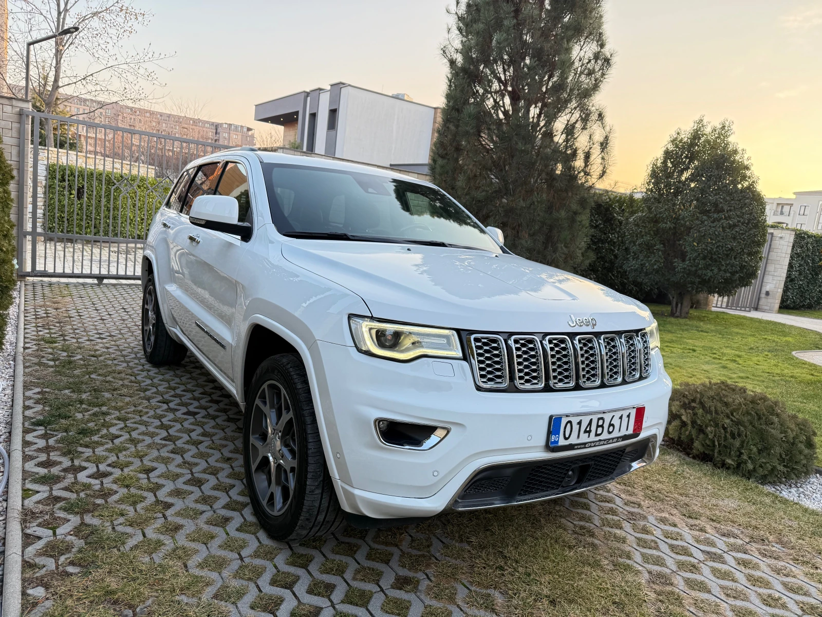 Jeep Grand cherokee 3.0CRD* FACELIFT* PANORAMA* OVERLAND - изображение 3