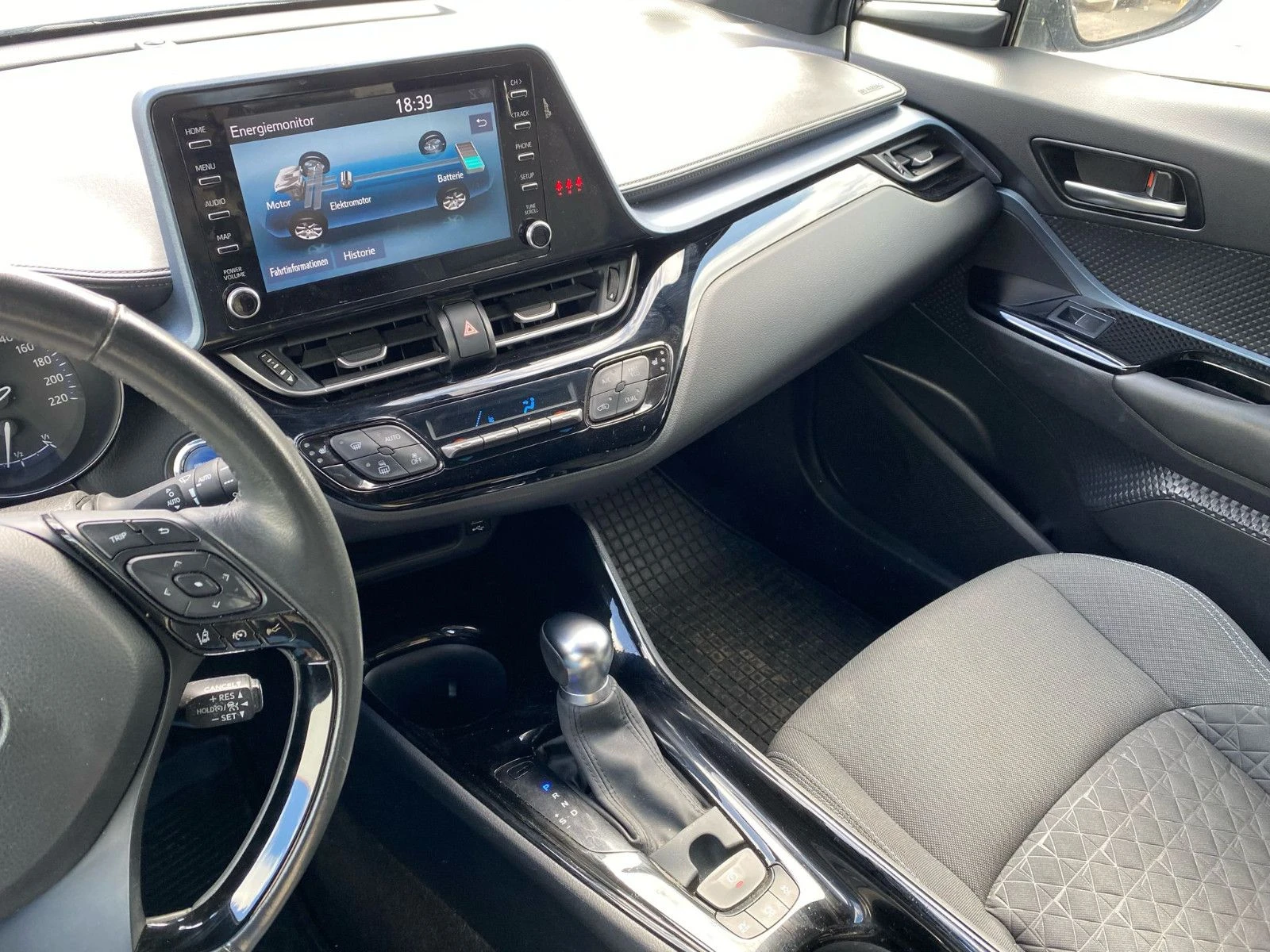 Toyota C-HR 2.0/HYBRID/152HP/CAM/HD/CARPLAY/LED/KLESS/176f | Mobile.bg   12