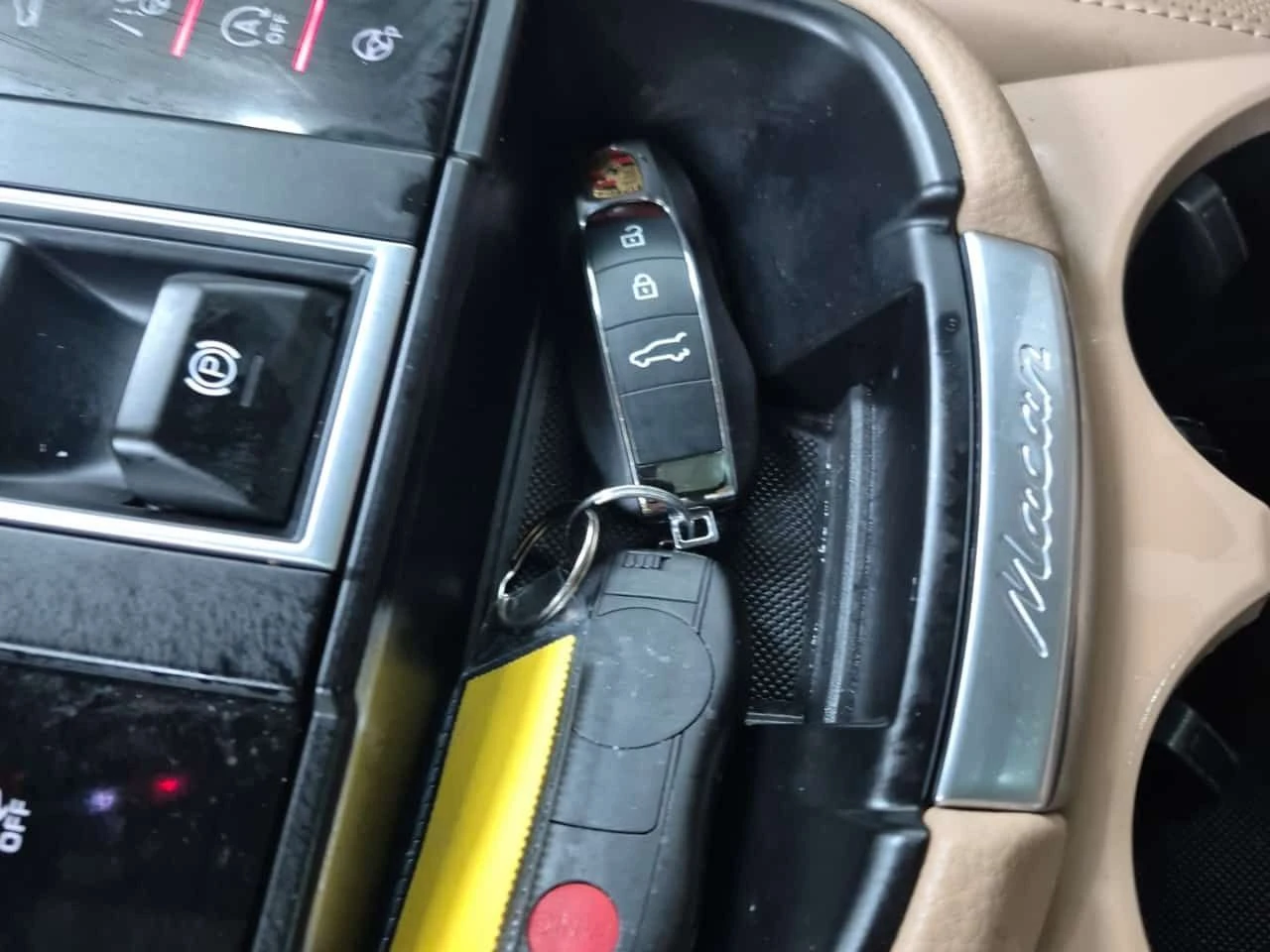 Porsche Macan AWD * Един собственик * Без инциденти * CARFAX, снимка 11 - Автомобили и джипове - 53763513