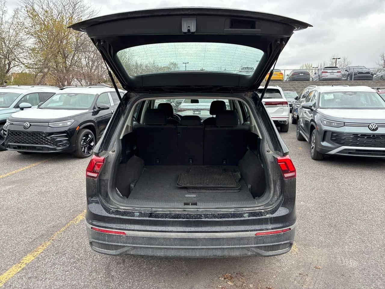 VW Tiguan Trendline /CARFAX/CAMERA/ПОДГРЕВИ, снимка 14 - Автомобили и джипове - 54528746