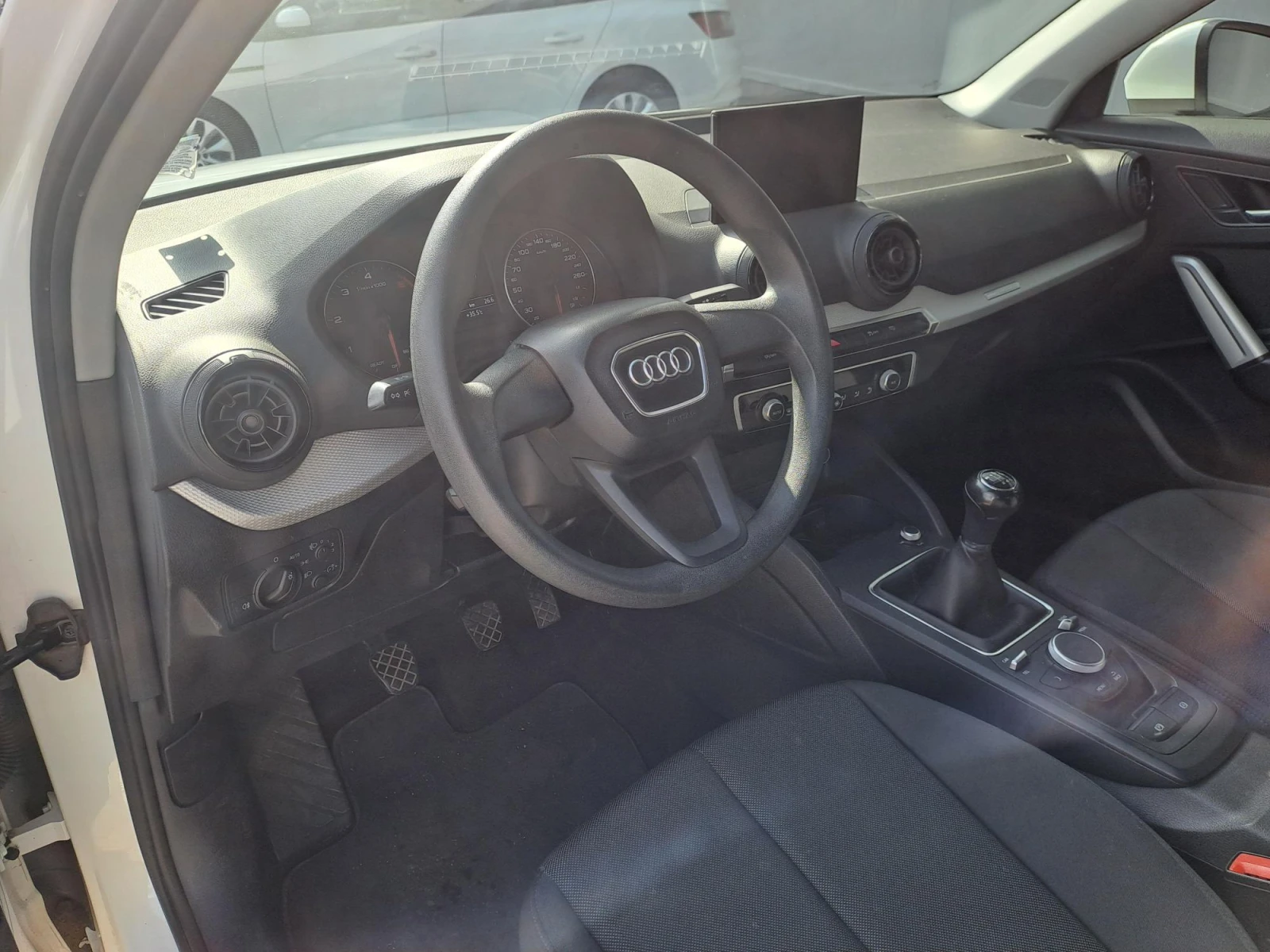 Audi Q2 1.6 TDI, снимка 8 - Автомобили и джипове - 55923544