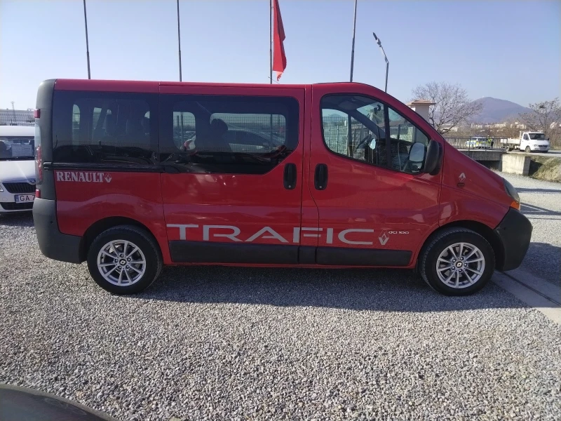 Renault Trafic 6 скорости, климатик, 8 места, снимка 7 - Бусове и автобуси - 48403727