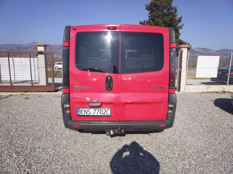 Renault Trafic 6 скорости, климатик, 8 места, снимка 5 - Бусове и автобуси - 48403727