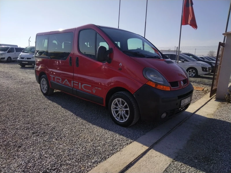 Renault Trafic 6 скорости, климатик, 8 места, снимка 8 - Бусове и автобуси - 48403727