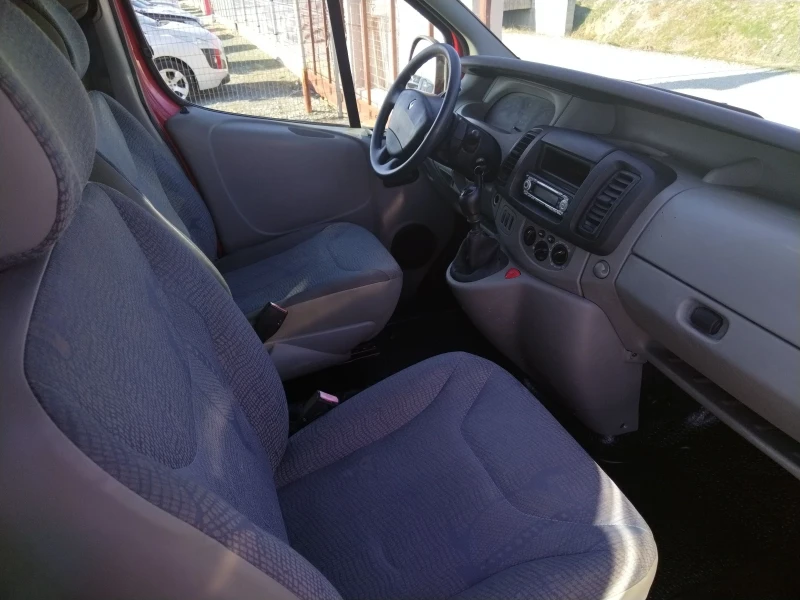 Renault Trafic 6 скорости, климатик, 8 места, снимка 14 - Бусове и автобуси - 48403727