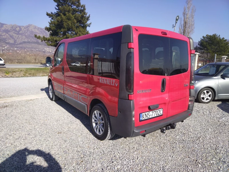 Renault Trafic 6 скорости, климатик, 8 места, снимка 4 - Бусове и автобуси - 48403727