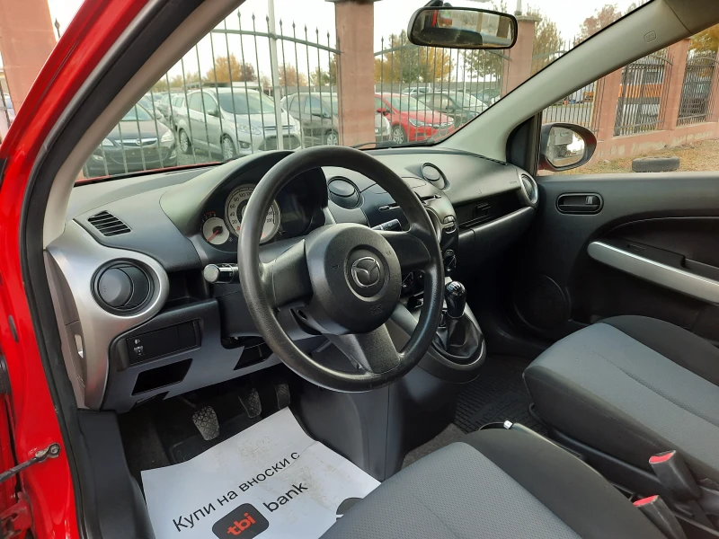 Mazda 2 1.3i, снимка 8 - Автомобили и джипове - 47790274