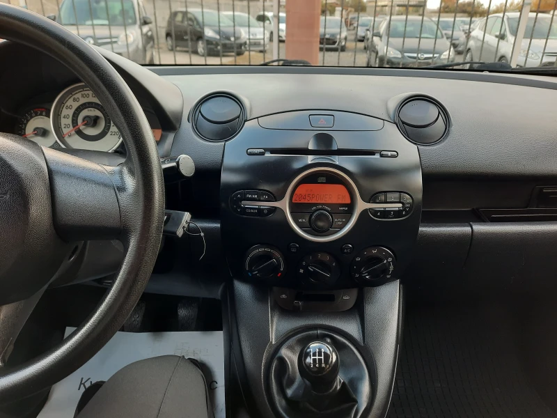 Mazda 2 1.3i, снимка 10 - Автомобили и джипове - 47790274