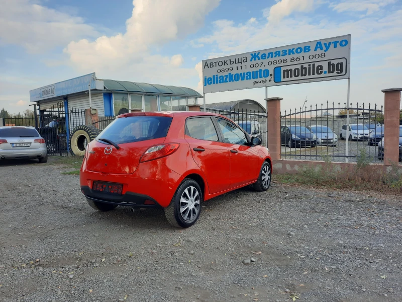 Mazda 2 1.3i, снимка 4 - Автомобили и джипове - 47790274