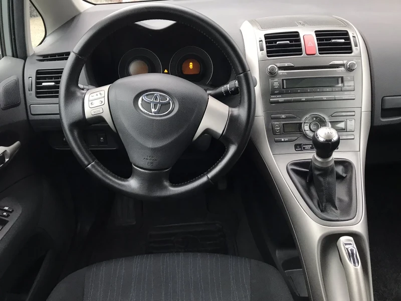 Toyota Auris 1.4i СЕРВИЗНА ИСТОРИЯ, снимка 10 - Автомобили и джипове - 48148123