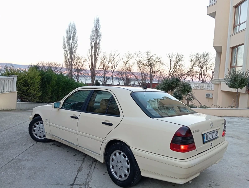 Mercedes-Benz C 220 2.2d Автоматик, снимка 1 - Автомобили и джипове - 48550422