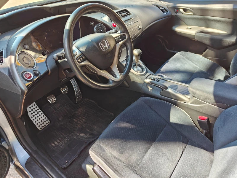 Honda Civic 1.8 ОБСЛУЖЕНА , снимка 10 - Автомобили и джипове - 52621535