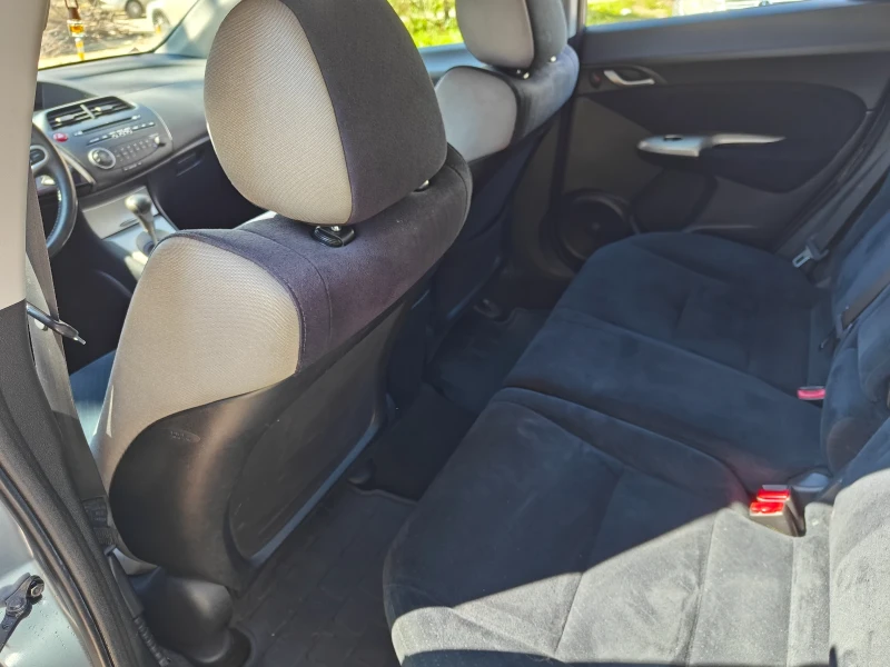 Honda Civic 1.8 ОБСЛУЖЕНА , снимка 13 - Автомобили и джипове - 52621535