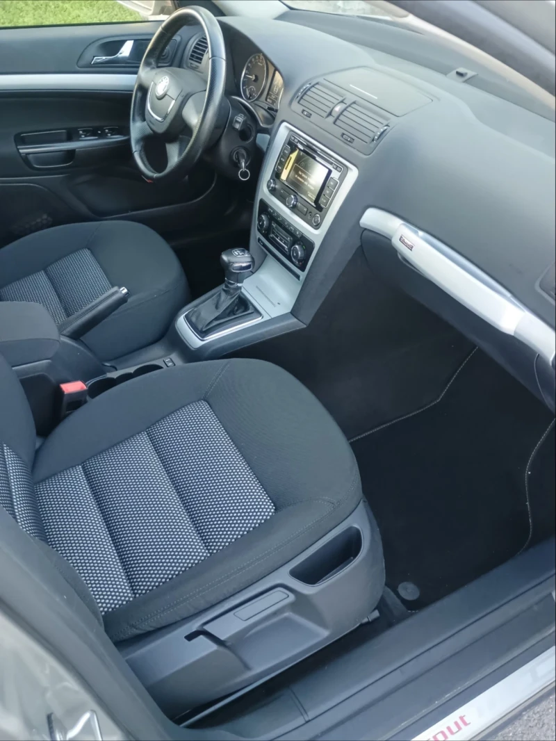 Skoda Octavia * SCOUT * 4X4 * АВТОМАТИК * СЕРВИЗНИ ДОКУМЕНТИ * , снимка 5 - Автомобили и джипове - 52869027