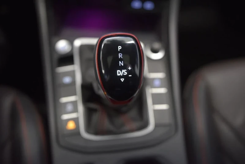 VW Jetta Jetta GLI 1.5T Autobahn* АвтоКредит* (ЦЕНА ДО БГ), снимка 12 - Автомобили и джипове - 53343944