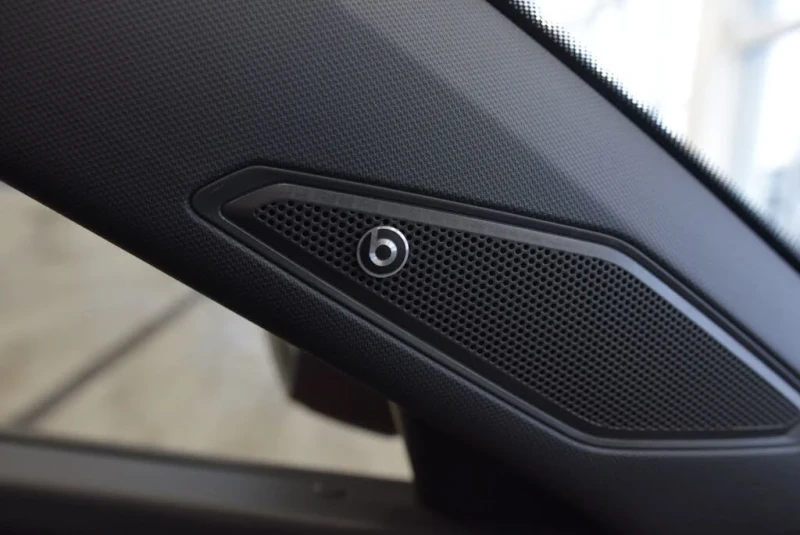 VW Jetta Jetta GLI 1.5T Autobahn* АвтоКредит* (ЦЕНА ДО БГ), снимка 8 - Автомобили и джипове - 53343944