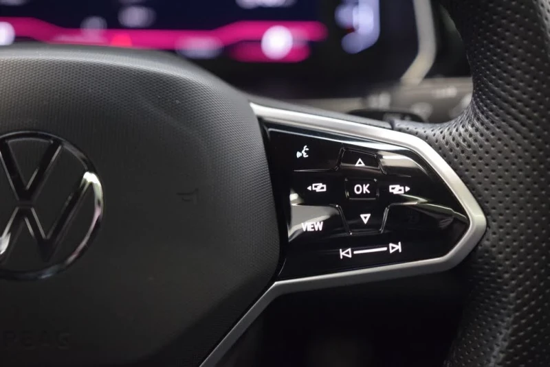 VW Jetta Jetta GLI 1.5T Autobahn* АвтоКредит* (ЦЕНА ДО БГ), снимка 11 - Автомобили и джипове - 53343944