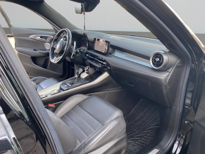 Alfa Romeo Tonale VELOCE 1.3 PHEV Petrol 280 hp AT6 e-AWD, снимка 14 - Автомобили и джипове - 53379193