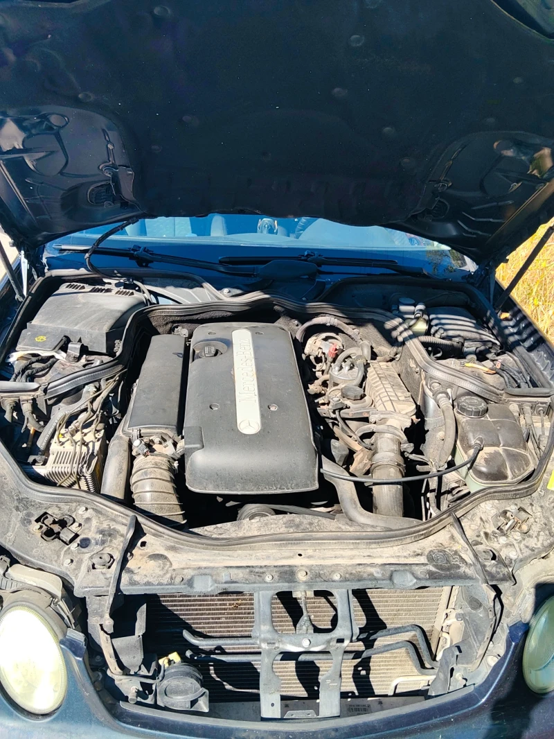 Mercedes-Benz E 200, снимка 9 - Автомобили и джипове - 53404929