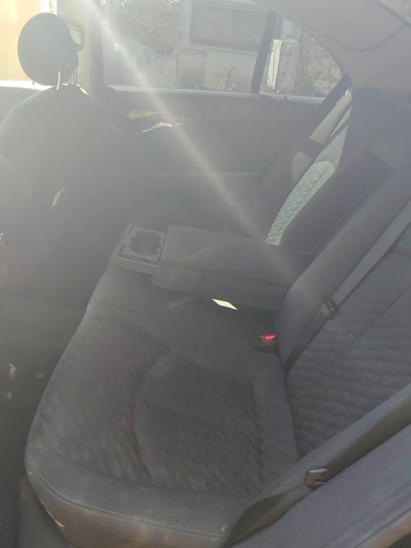 Mercedes-Benz E 200, снимка 6 - Автомобили и джипове - 53404929