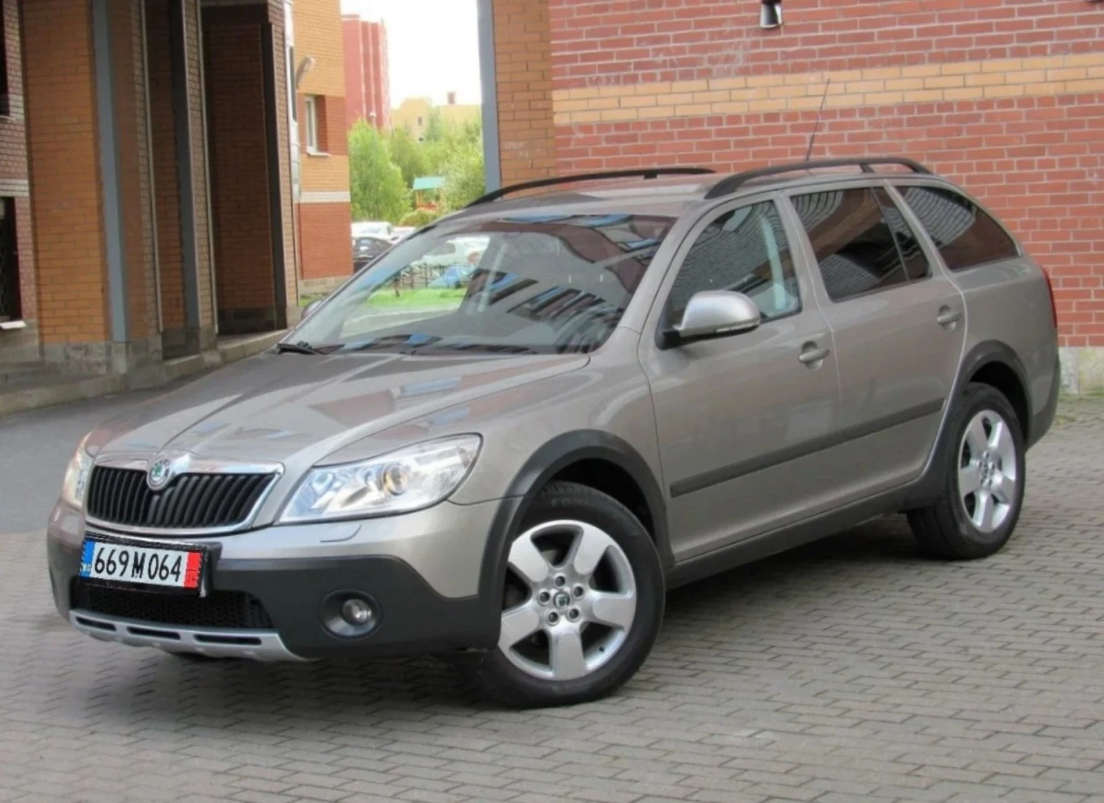Skoda Octavia * SCOUT * 4X4 * АВТОМАТИК * СЕРВИЗНИ ДОКУМЕНТИ * , снимка 1