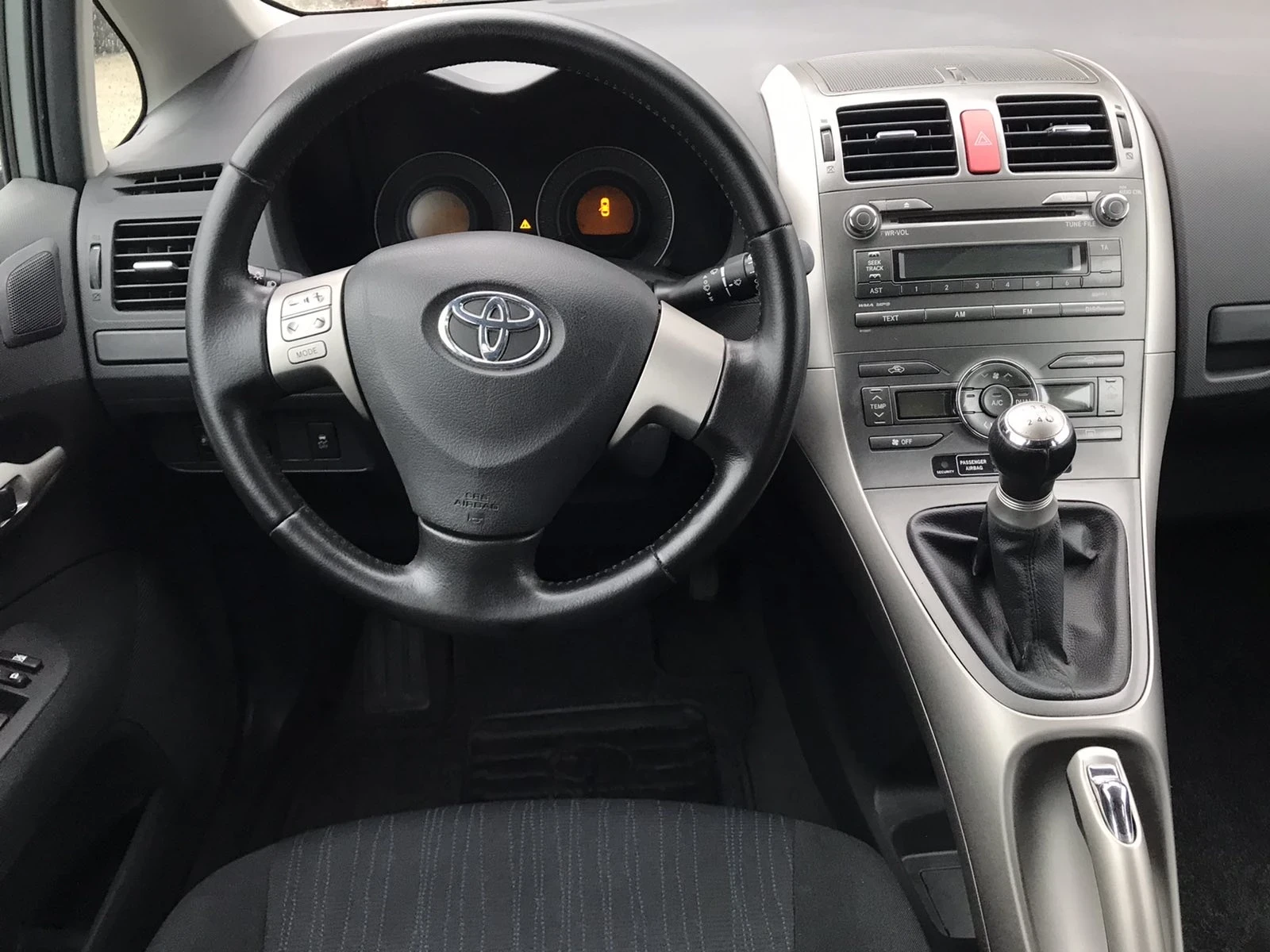 Toyota Auris 1.4i СЕРВИЗНА ИСТОРИЯ - изображение 10