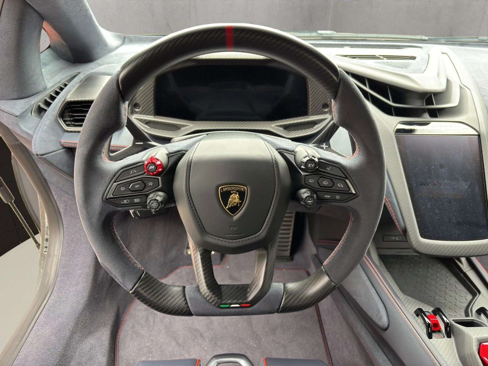 Lamborghini Revuelto 6.5L V12  | Mobile.bg   13