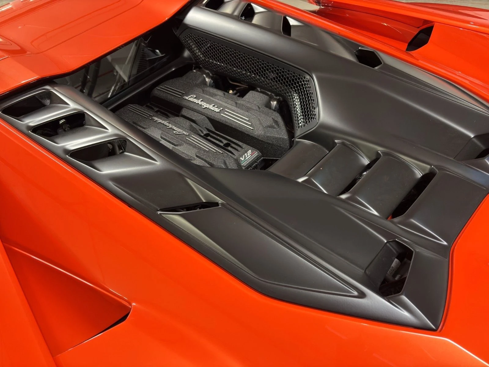 Lamborghini Revuelto 6.5L V12  - изображение 7