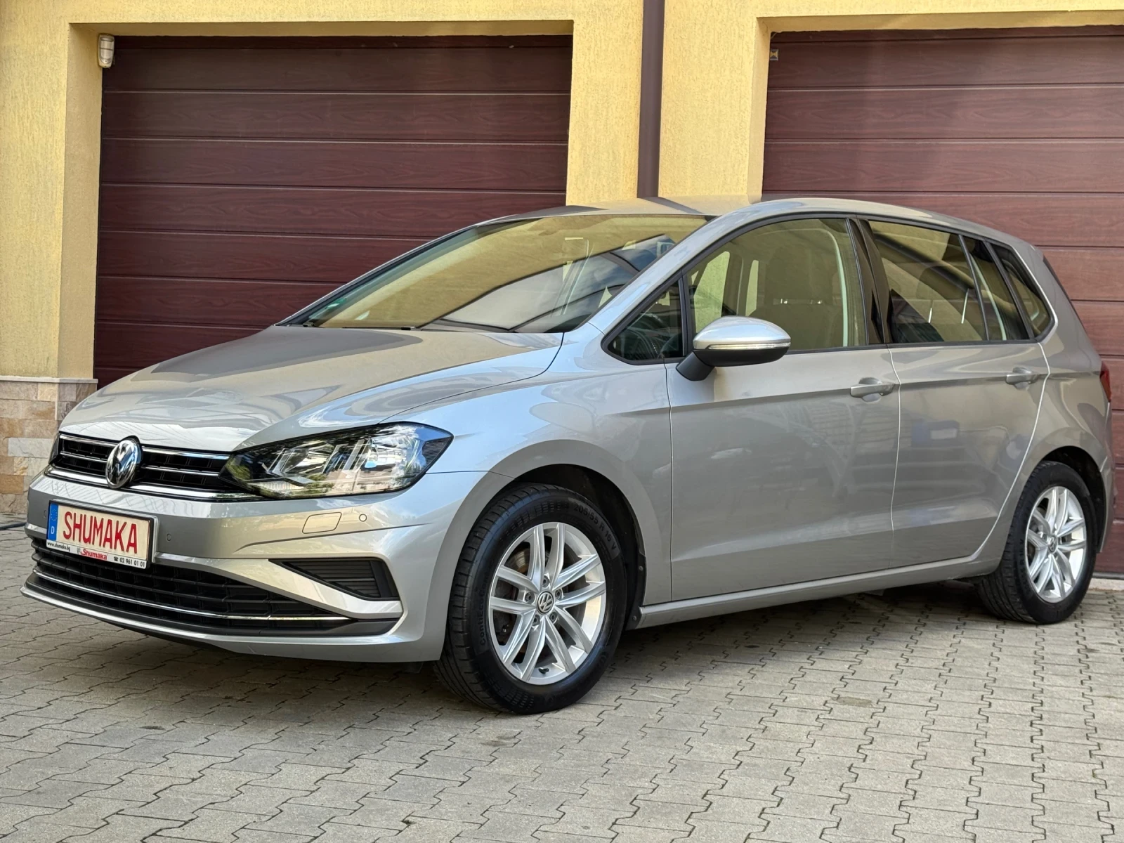 VW Golf 1.5TSI* 130ps*  Пълна Сервизна История в VW! - изображение 3