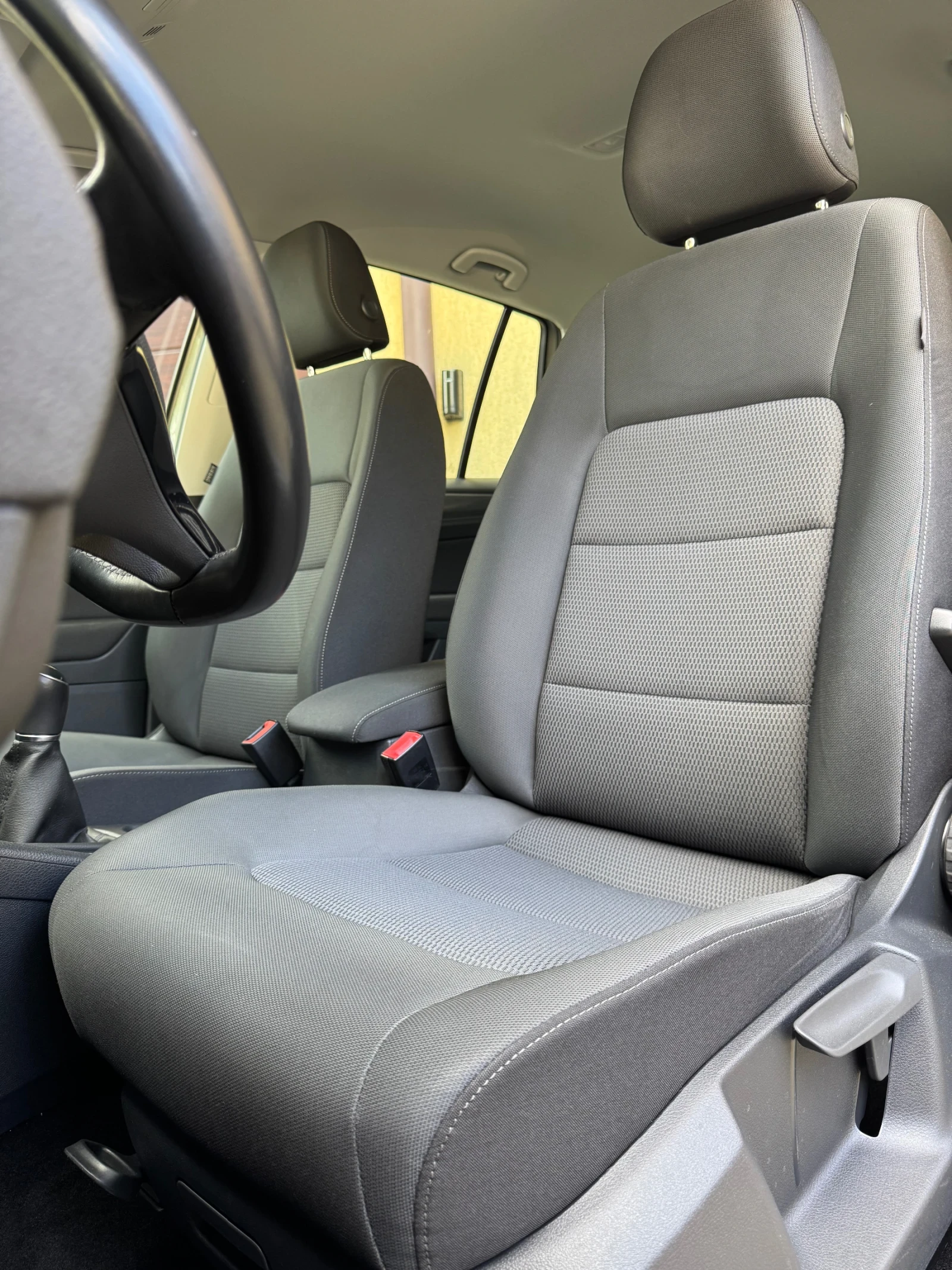 VW Golf 1.5TSI* 130ps*  Пълна Сервизна История в VW! - изображение 8