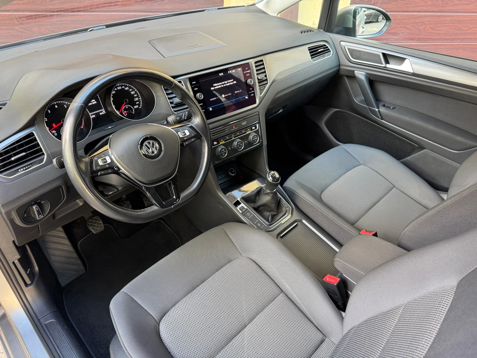 VW Golf 1.5TSI* 130ps*  Пълна Сервизна История в VW! - изображение 10