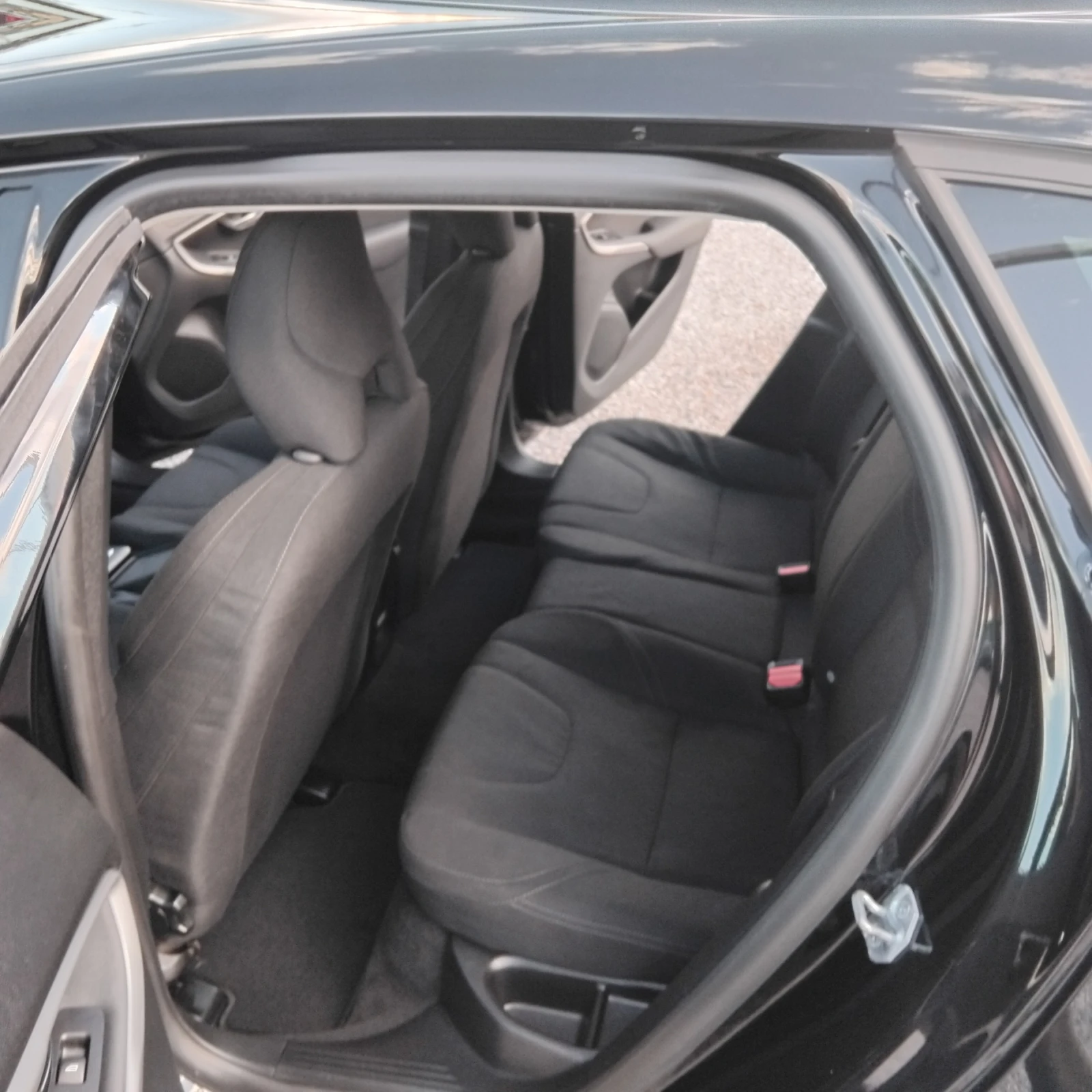 Volvo V40 1.6D - изображение 10