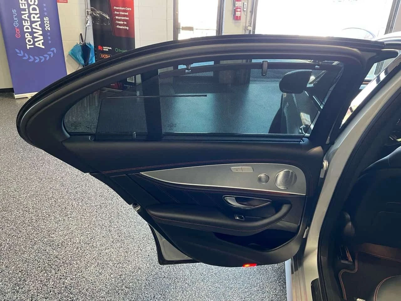 Mercedes-Benz E 43 AMG * CARFAX * ДИСТРОНИК* ОБДУХВАНЕ* BURMESTER* , снимка 12 - Автомобили и джипове - 53800533