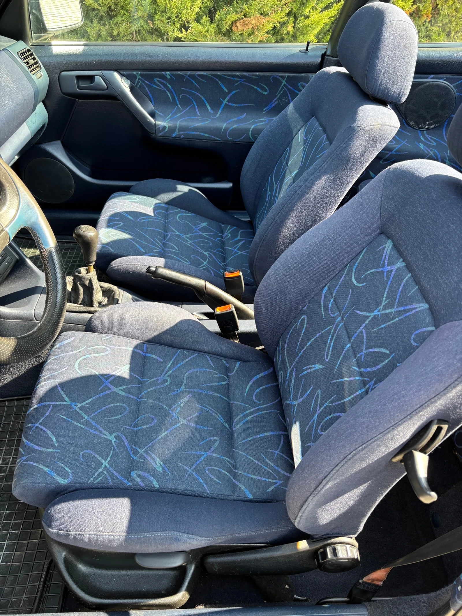 VW Golf Cabrio 1.8   Mauritius Blue   Carmann, снимка 11 - Автомобили и джипове - 53935827