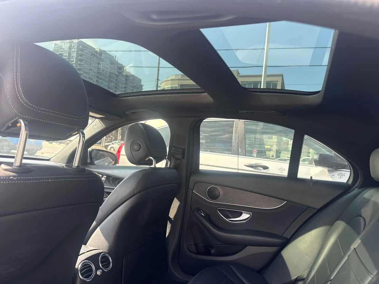 Mercedes-Benz C 300 * 4MATIC * CARFAX * ПОДГРЕВ * КАМЕРА, снимка 15 - Автомобили и джипове - 53953609