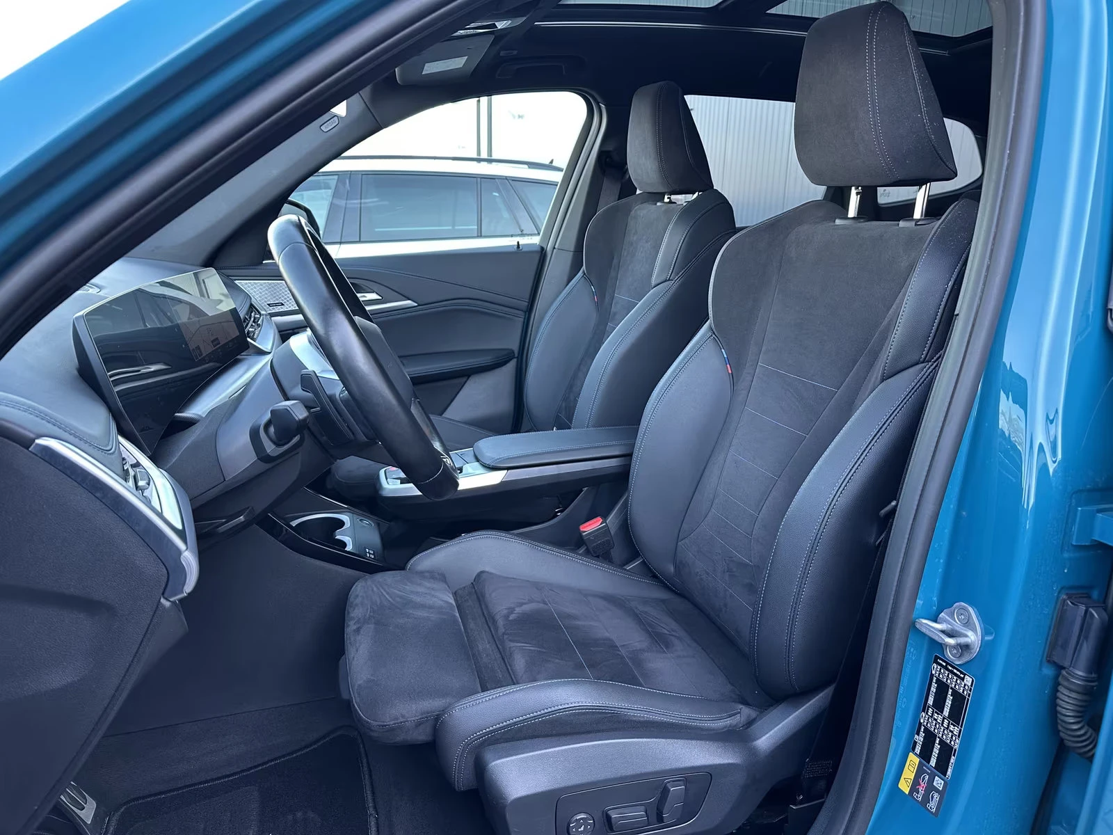 BMW iX1  xDRIVE/313HP/MSPORT/PANO/HUD/19/360/229z/ | Mobile.bg � ����������� 7