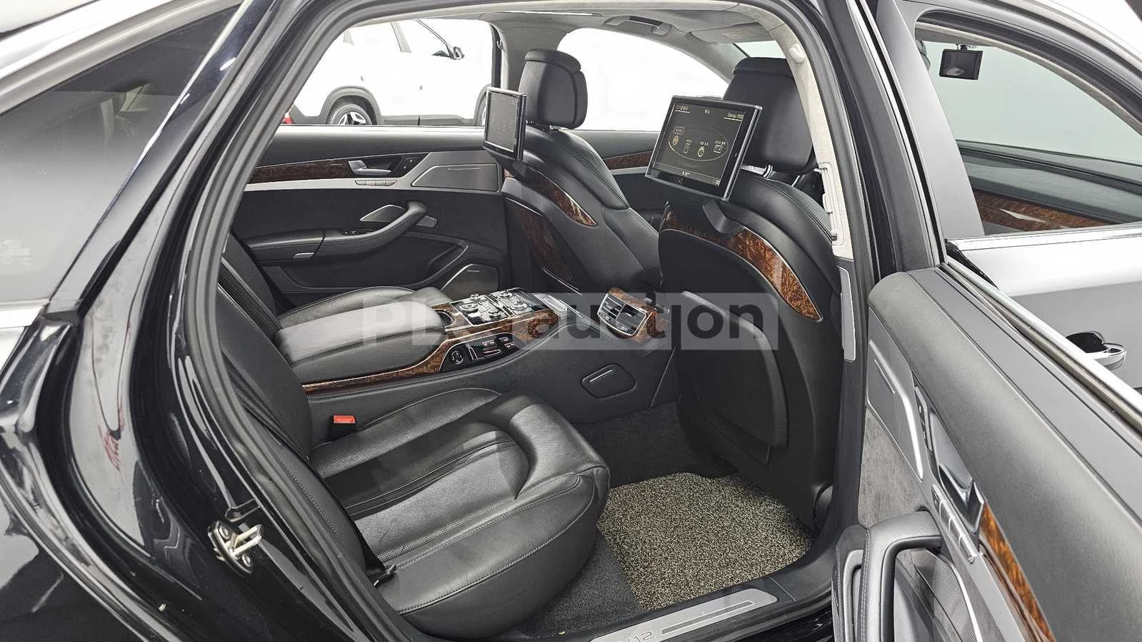 Audi A8 FULL/ТЕЛЕВИЗОРИ/МАСАЖИ ОТЗАД КАКТО И ОБДУХВАНЕ!, снимка 8 - Автомобили и джипове - 54089866