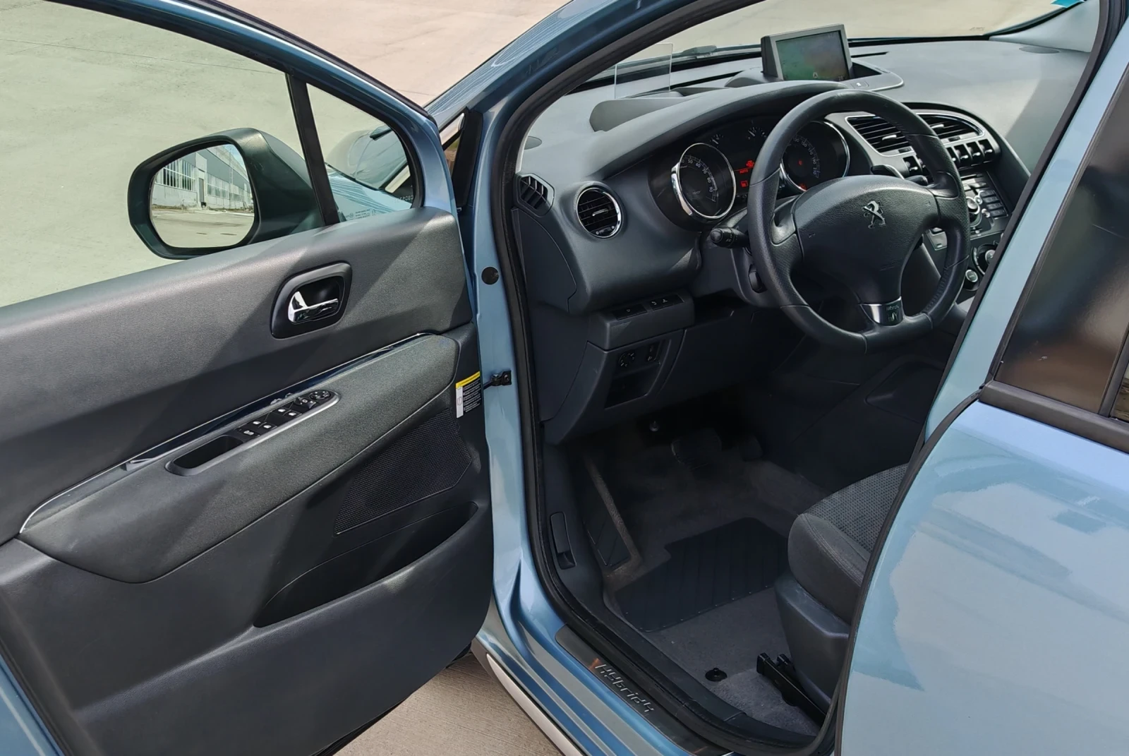Peugeot 3008 2.0HDI HYBRID * 4X4* LED* NAVI* ISOFIX, снимка 8 - Автомобили и джипове - 54416068