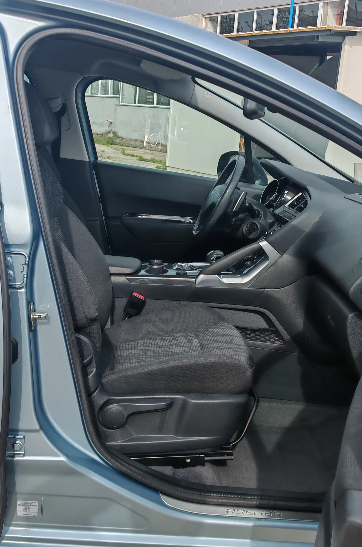 Peugeot 3008 2.0HDI HYBRID * 4X4* LED* NAVI* ISOFIX, снимка 16 - Автомобили и джипове - 54416068
