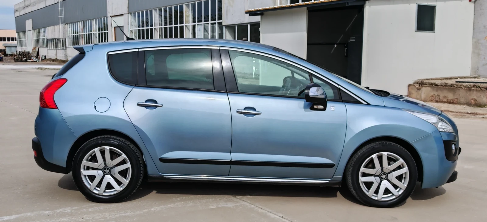 Peugeot 3008 2.0HDI HYBRID * 4X4* LED* NAVI* ISOFIX, снимка 7 - Автомобили и джипове - 54416068