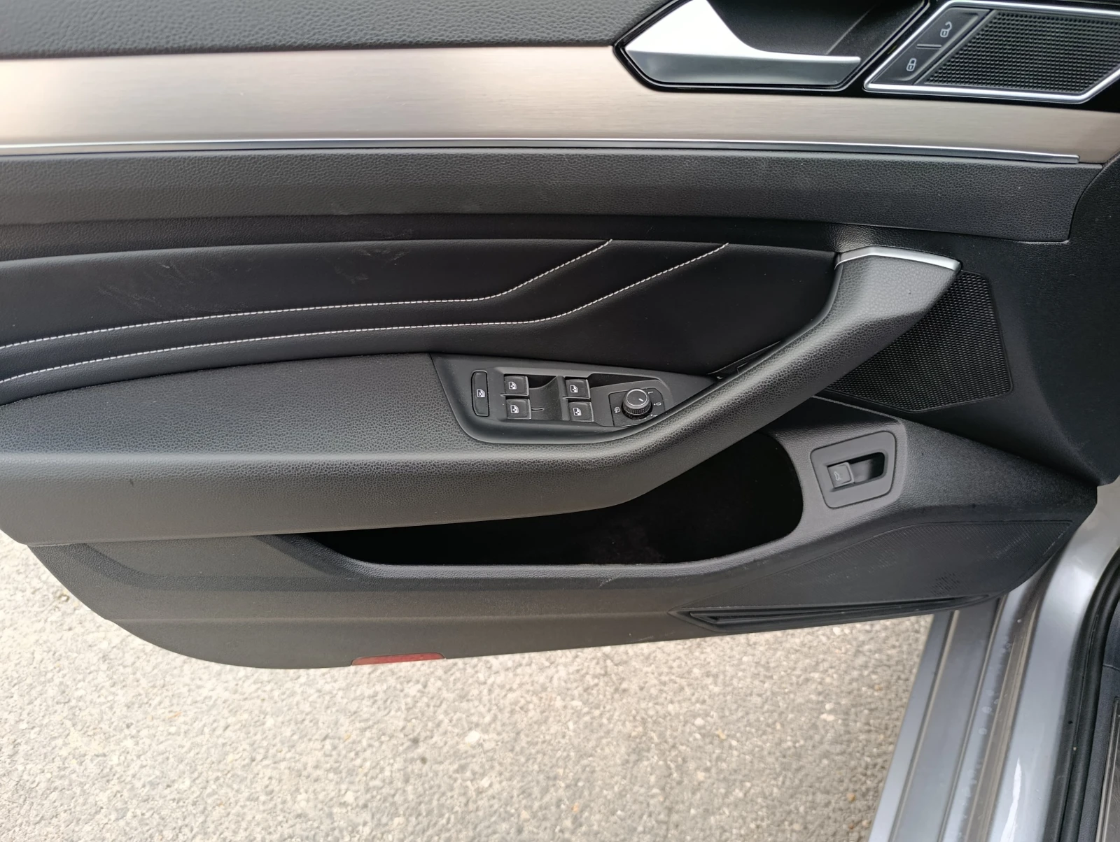 VW Passat DSG закупен от VW България, снимка 11 - Автомобили и джипове - 54478436