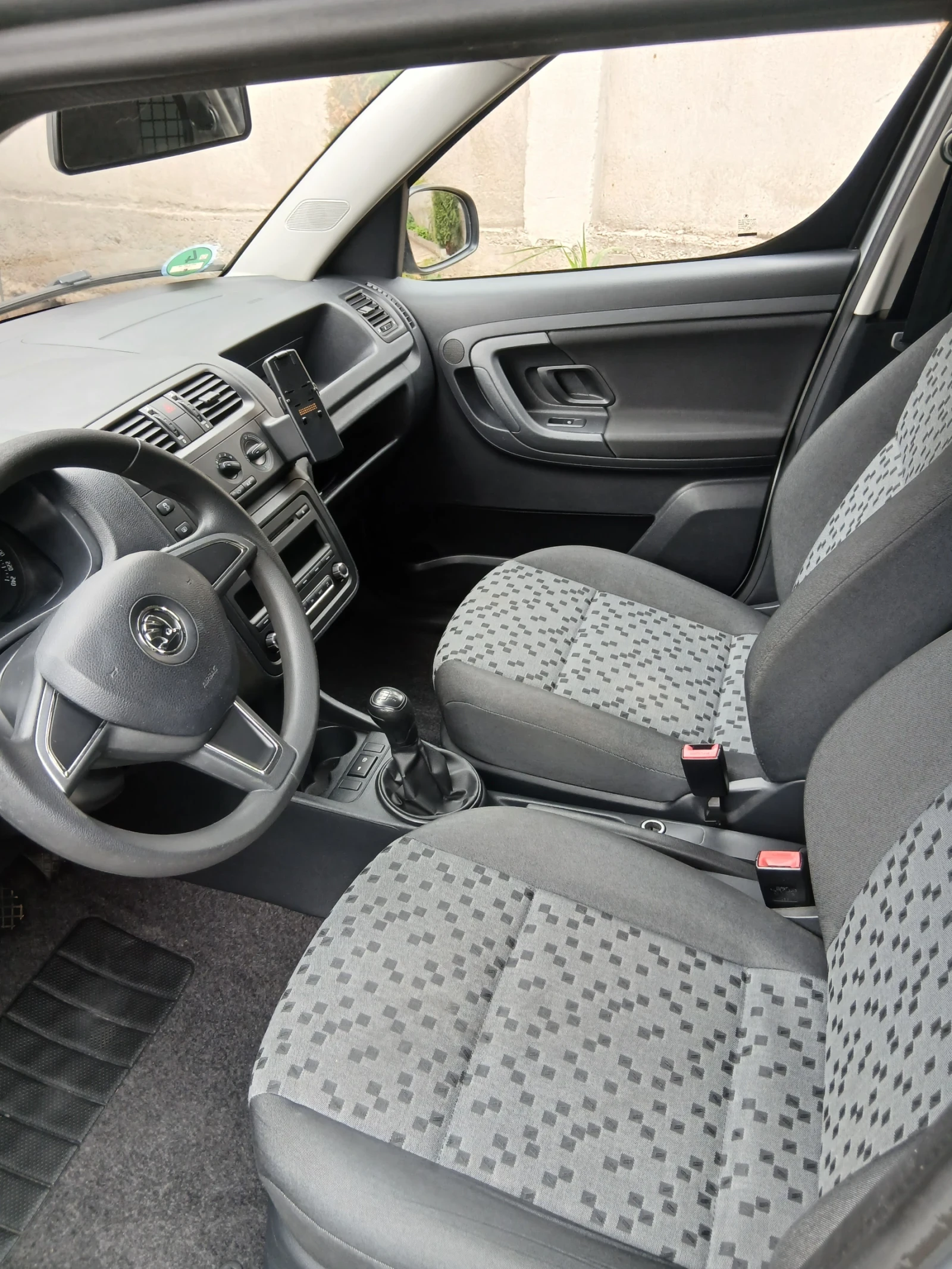 Skoda Praktik 1.6tdi-90ps, , Faselife, , ТОП СЪСТОЯНИЕ!!!, снимка 10 - Автомобили и джипове - 54482691