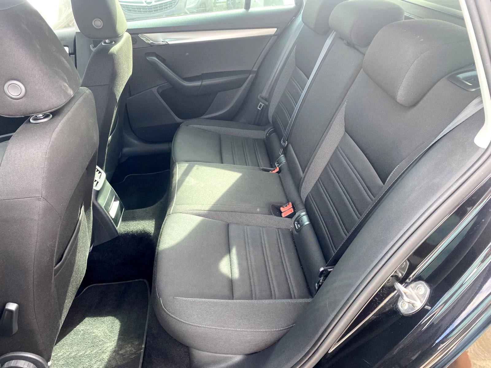 Skoda Octavia 1.5G-Tec 131к.с DSG 2020г. Италия, снимка 11 - Автомобили и джипове - 55443568